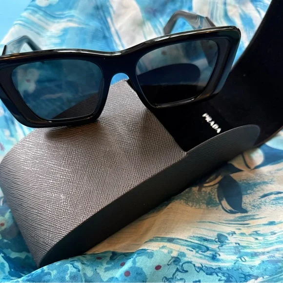 Prada | Accessories | Prada Black Wayfarer Sunglasses Sleek  display picture 3